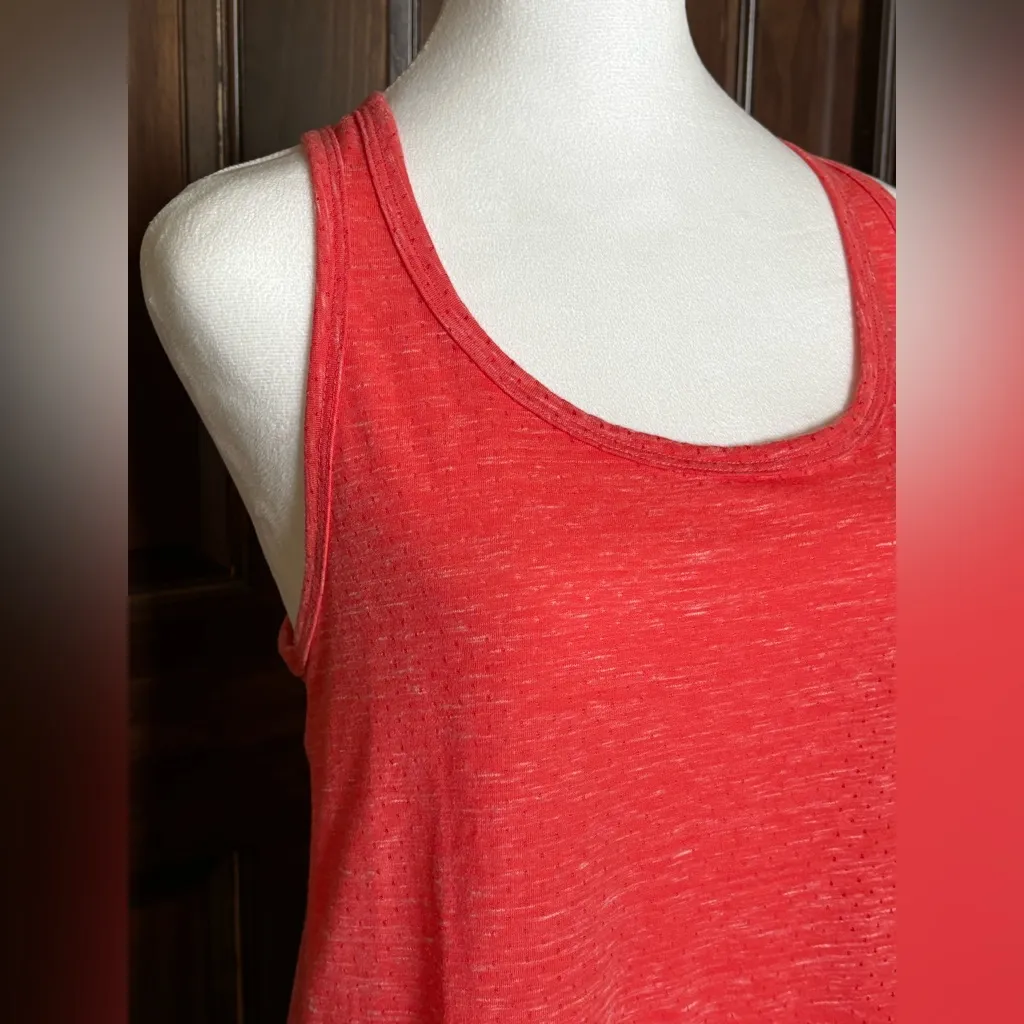 Women's Athletic Works Sleeveless Coral Top Size Medium - Image 3