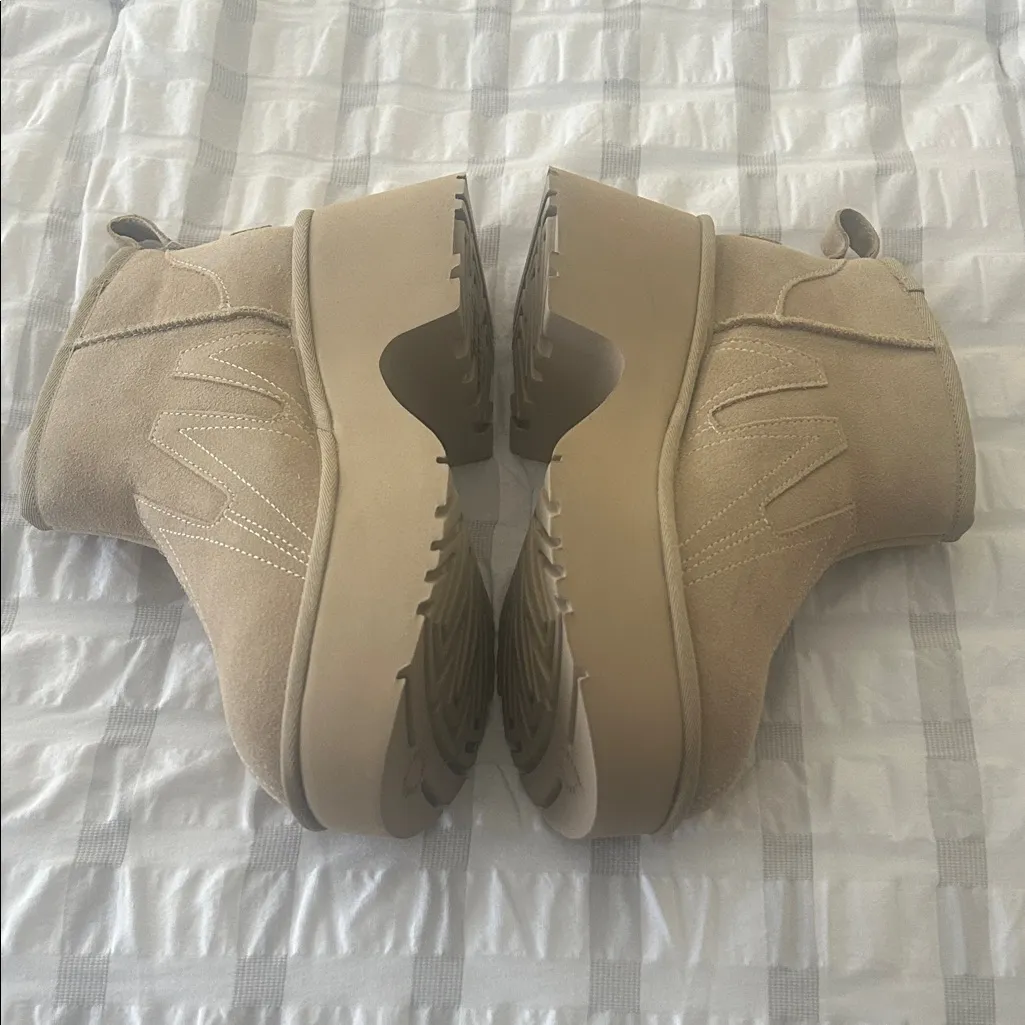 UGG platform Tan Suede Ankle Boots 9 - Image 3