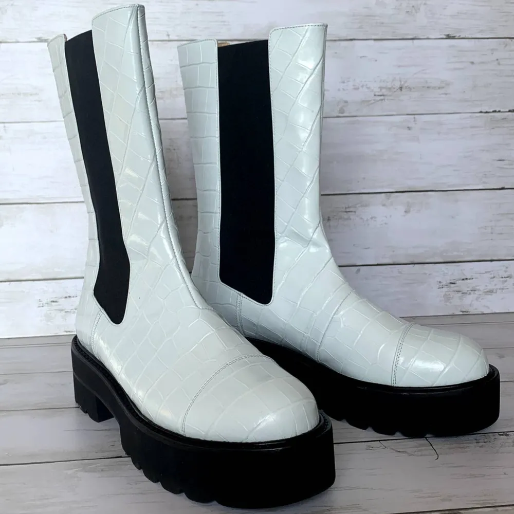 NWB Stuart Weitzman Presley Ultralift Lug Sole Platform Chelsea Boot in Sky Blue - Image 3