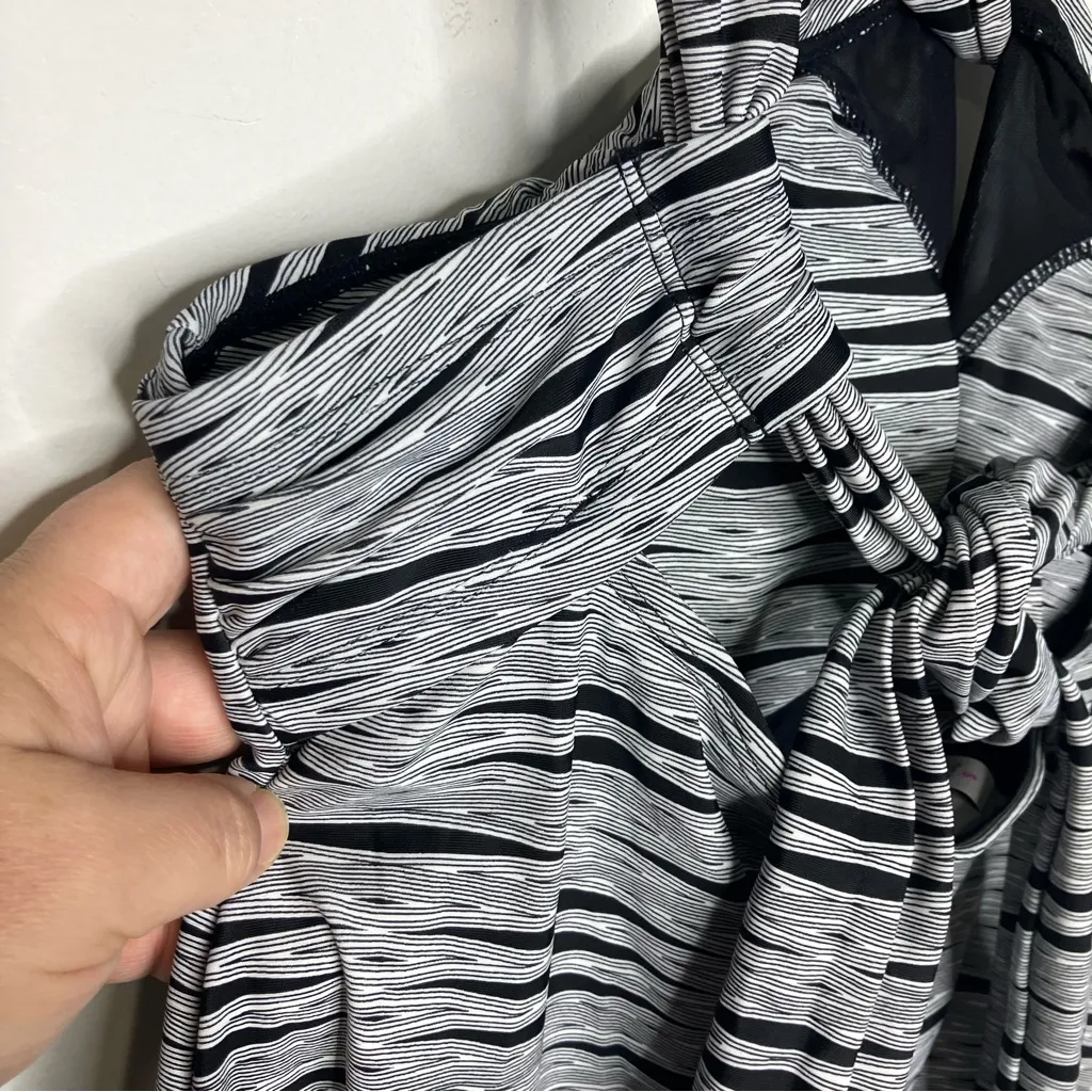 Athleta printed Kiki swim dress black & white womens size small shelf bra padded - Image 8