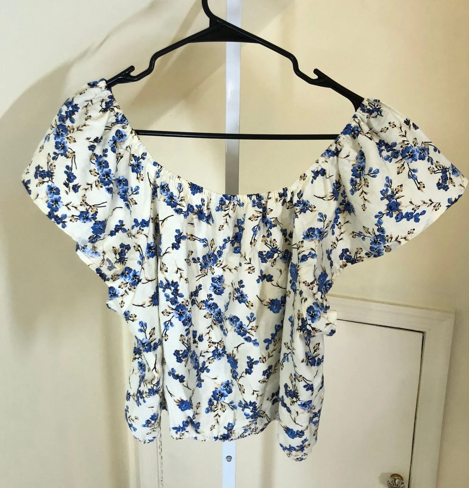 A New Day NWT Women's Cream Blue Floral Flutter Sleeve Blouse Size L - Image 6