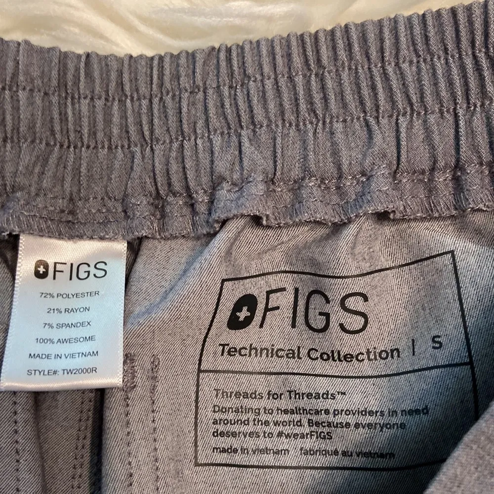 FIGS Technical Collection Scrubs size S BNWOT color gray inseam 29/30” - Image 7