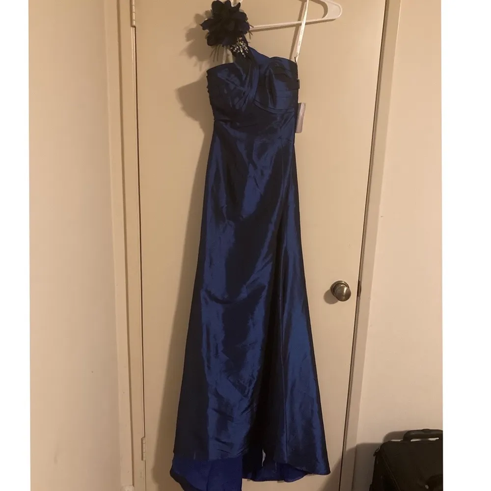 Thumbnail Filmstrip of GiGi Navy One Shoulder Prom Dress with Flower by La Femme - Image 3