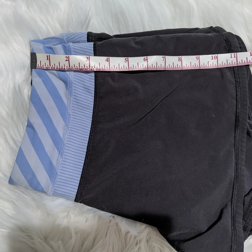 Lululemon Shorts 8 blue |black with a back pocket - Image 5