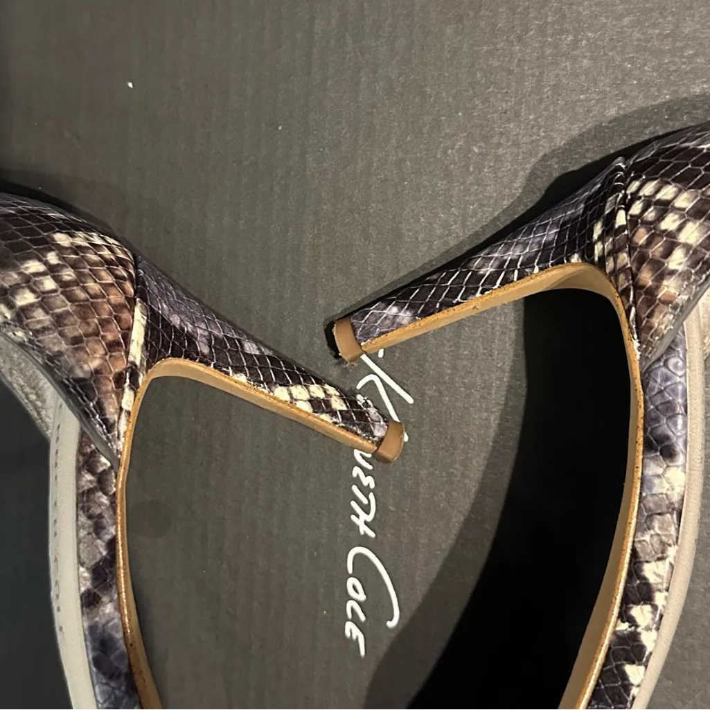 🌸Kenneth Cole Mallory snake skin print ankle strap heels Size 8 medium Gray - Image 10