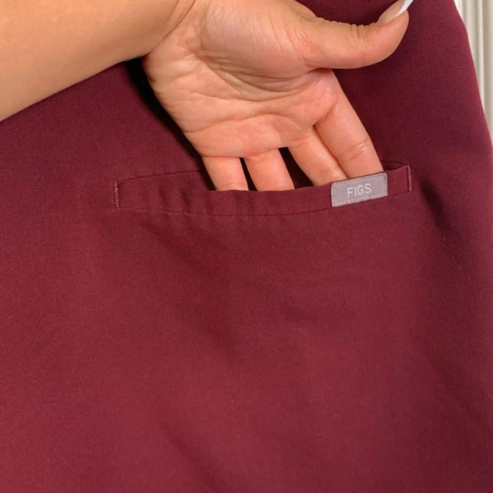 Figs Burgundy V-Neck Casma Scrub Top Medical Hospital Doctor Nurse Size XXL EUC - Image 3