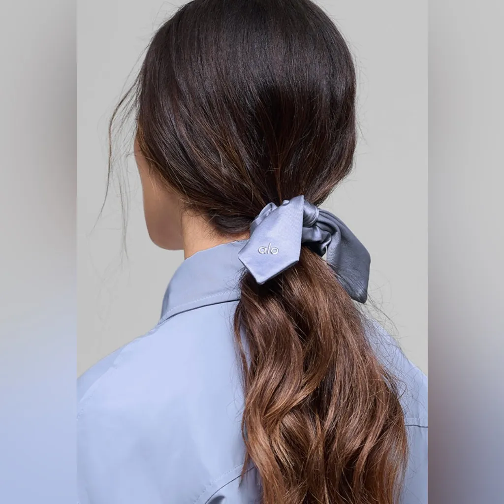 ALO Yoga NWT Airlift Rhythm Scrunchie Winter Frost Blue Color Hair Scrunchie - Image 2