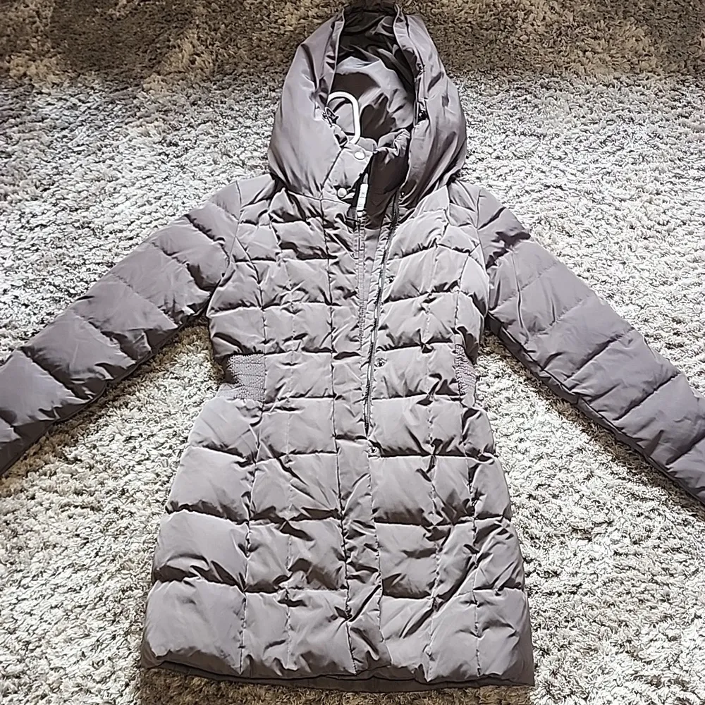 Cole Haan Women's Taffeta Down Coat with Bib Front and Dramatic Hood Size XS - Image 4