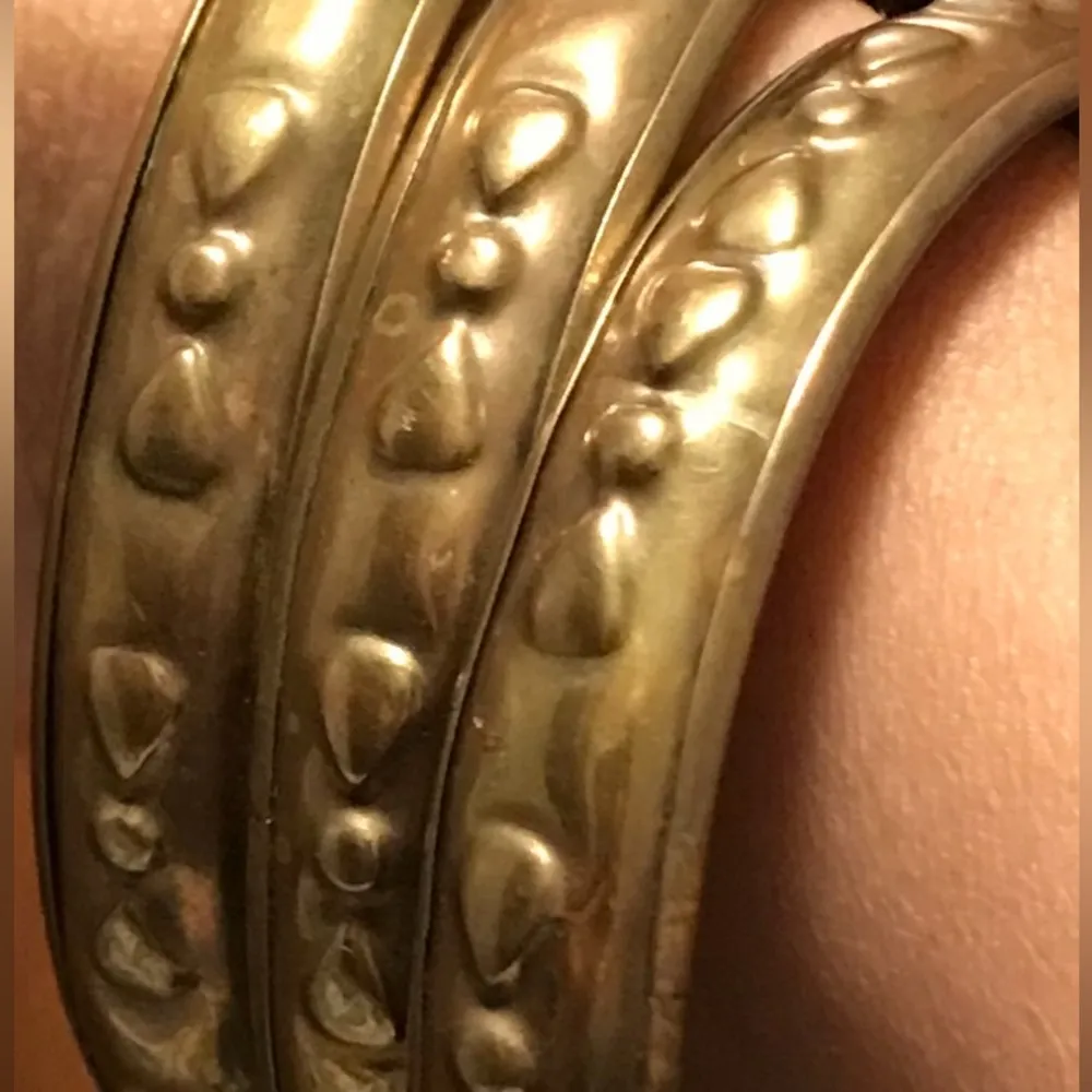 Set of 3 vintage Indian brass bangles - Image 2