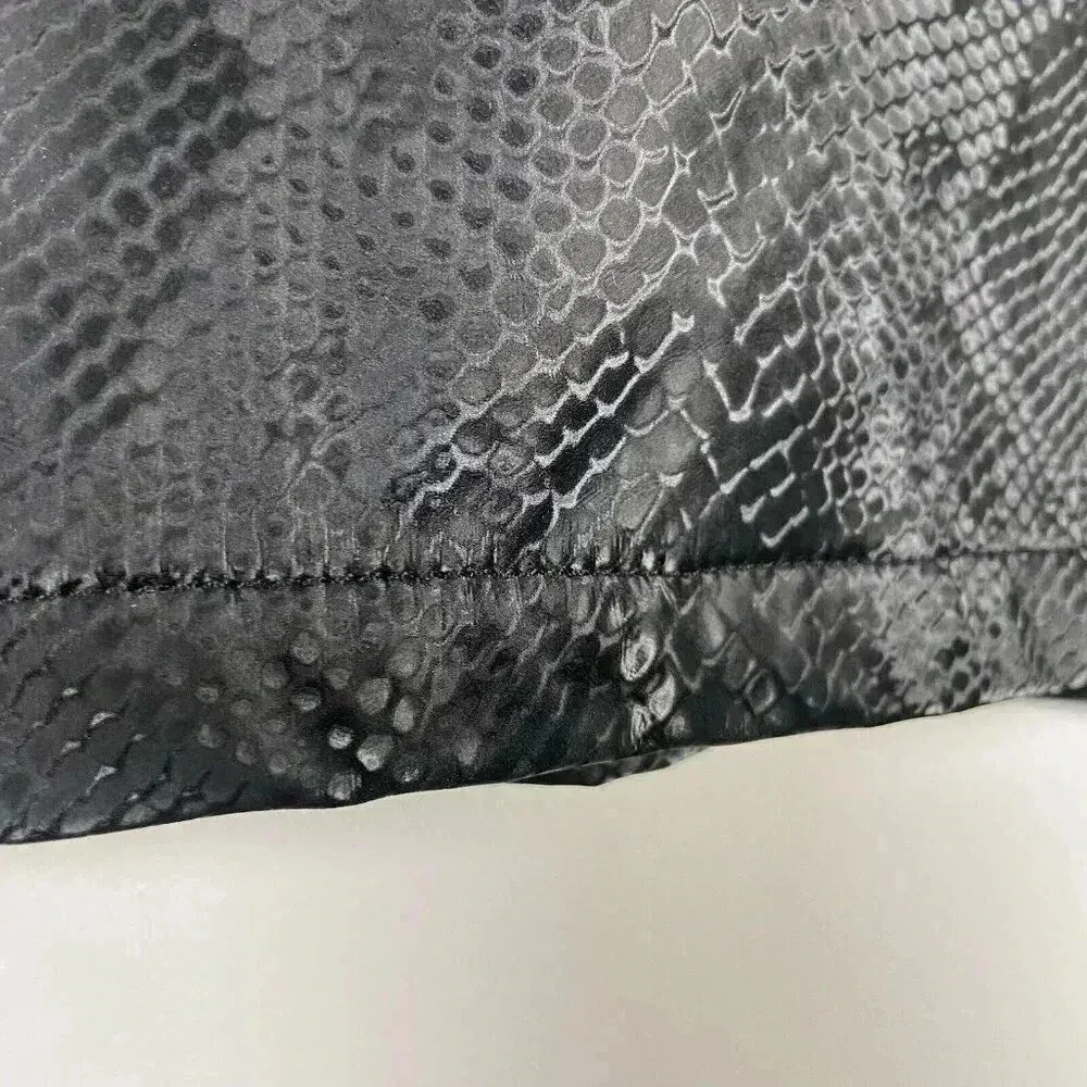 Juicy Couture Short Skirt Snake Skin Pattern Black Box Pleat‎ Size 1X Mini Rock - Image 3