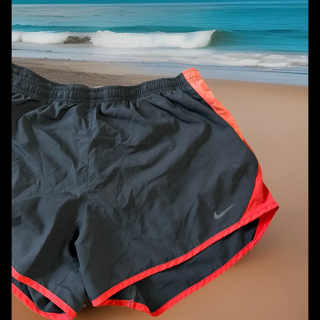 Nike Women’s Size Large running shorts. Multicolor. Good condition - Image 3