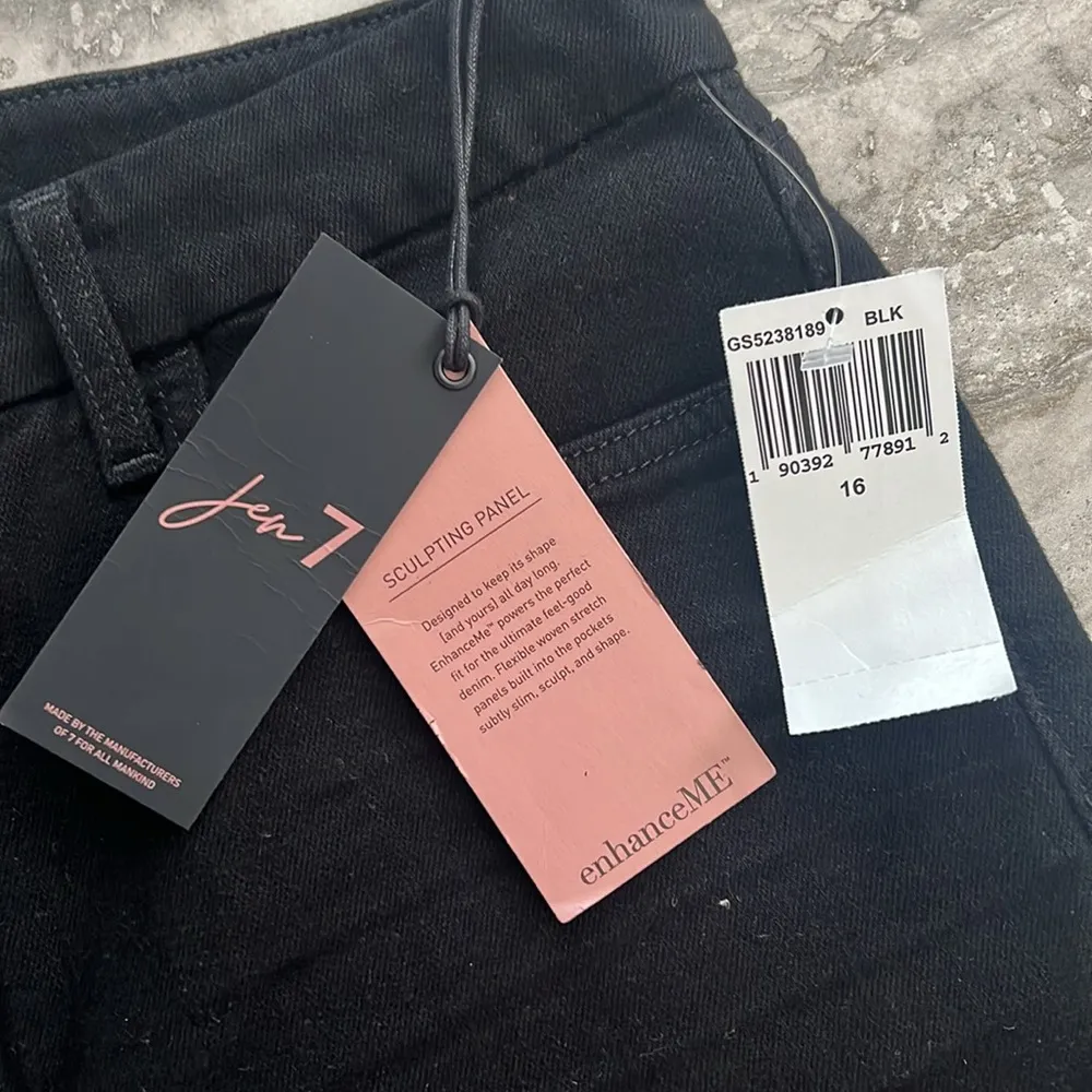 Jen 7 Roll-Hem Shorts in Black, Size 16 New w/Tag - Image 5