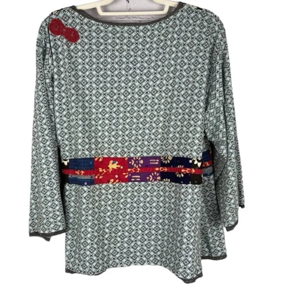 💙SALE 3/$25 SOMA BY CHICOS ANASTASIA PELA KIMONO PATCHWORK CROSSOVER TOP BLUE - Image 2