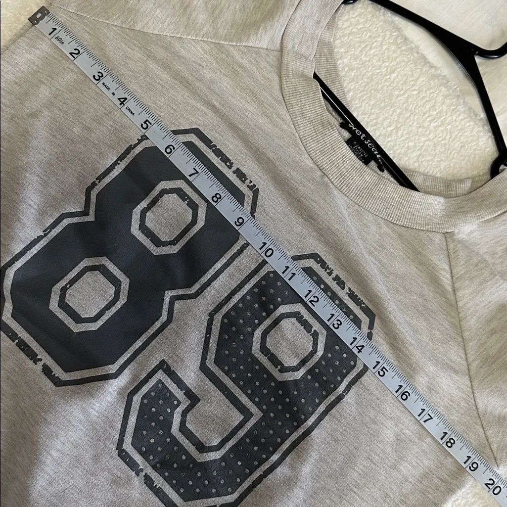 Wet Seal Graphic 89 Gray Top Size Medium - Image 6