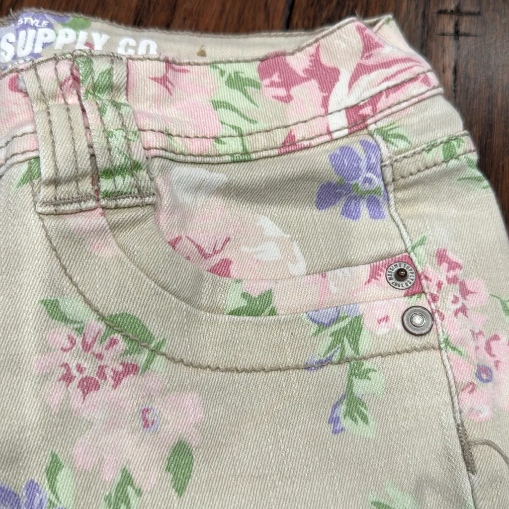 Mossimo Supply Co. Floral Print Khaki 5
Pocket Shorts - Image 8