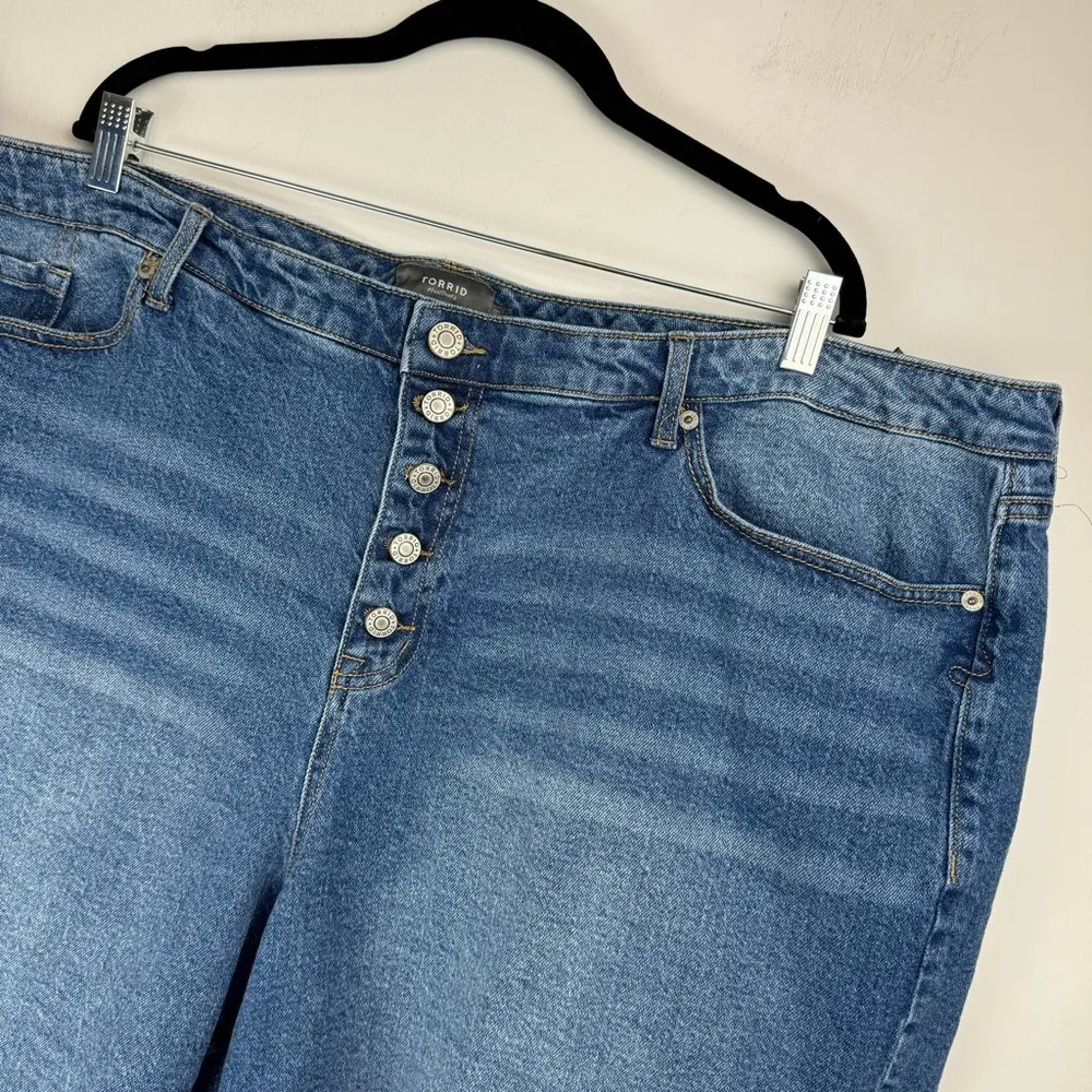 Torrid Womens Cut Off Button Fly Shorts Plus Sz 28 Medium Wash Raw Hem - Image 6