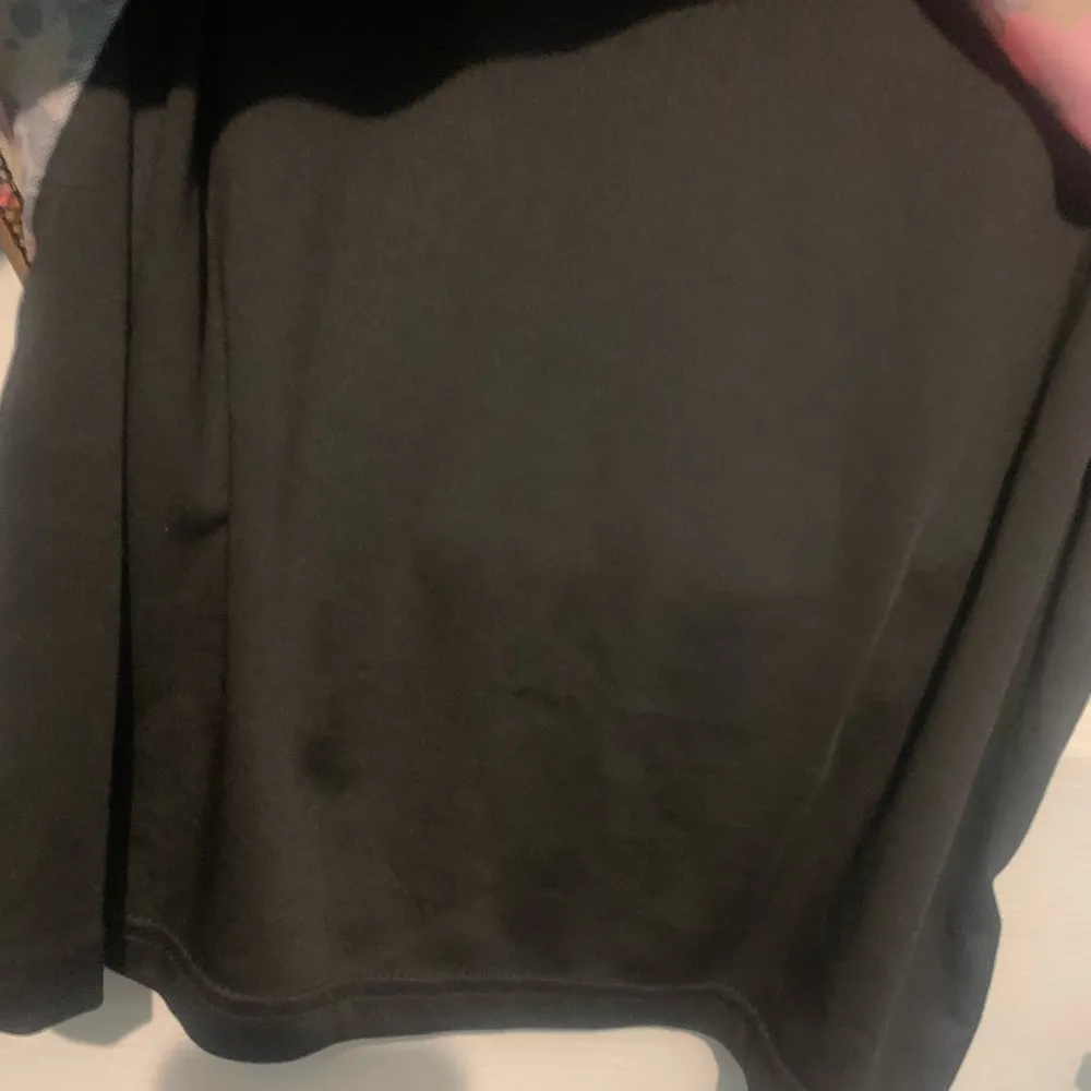 Two 2 Fly Yellow & Pink Short Sleeve Knit Lined Floral Cheetah Large Blouse 1144 - Image 3