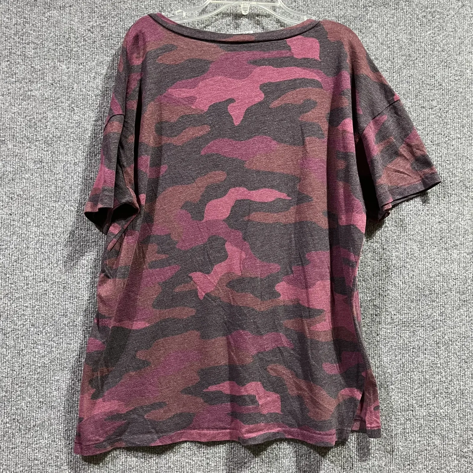 Pink Victoria's Secret T-Shirt Womens Medium Multi Camo V-Neck Everyday Wear - Image 5