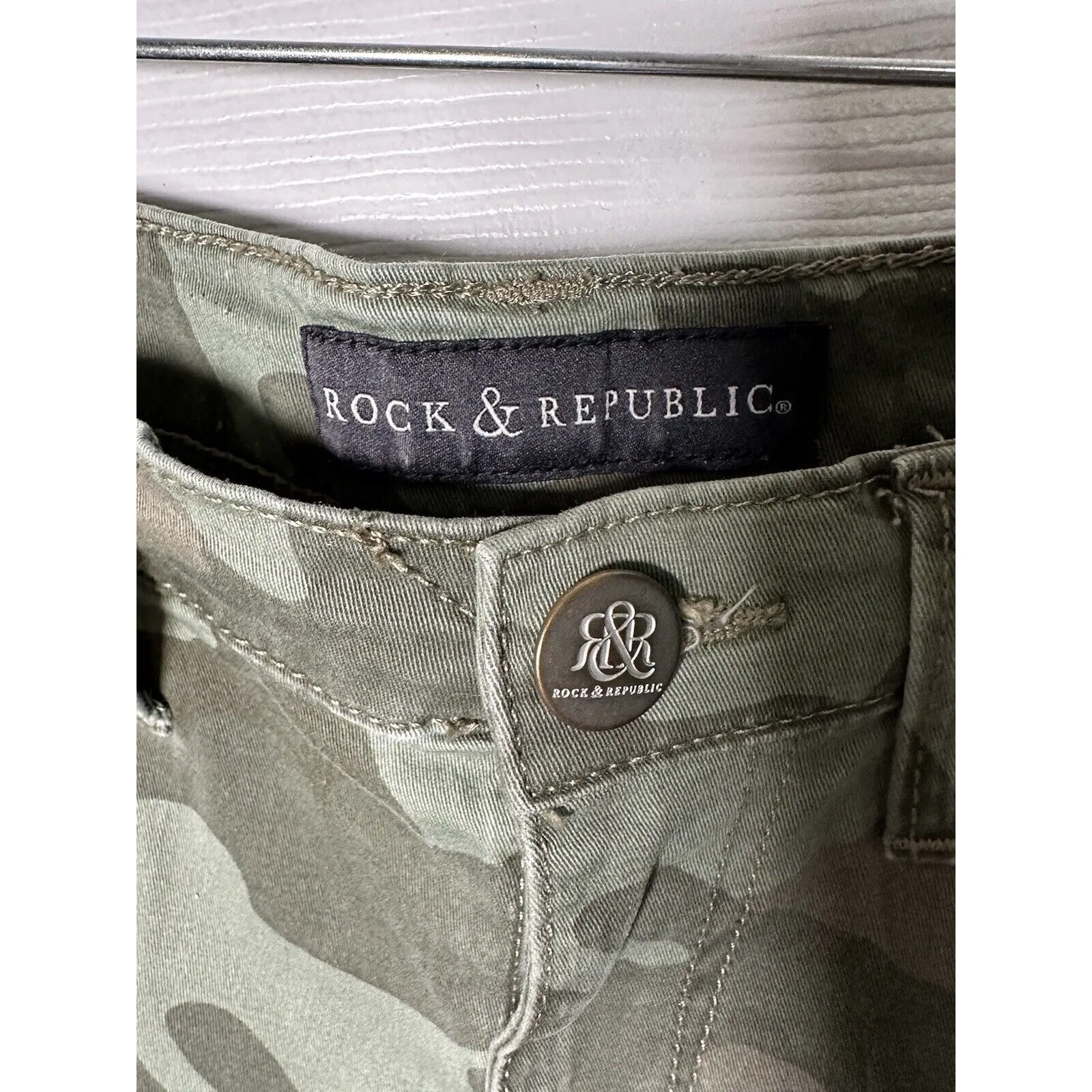 Rock & Republic Jean‎ Shorts Womens Size 4 Green Camo Distressed Cut Off Bling - Image 3
