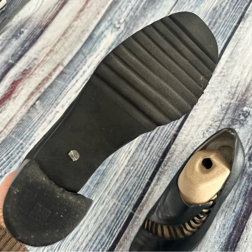 Vintage 90’s Nine West Unique Cut-Out Design Black Leather Women's Heels - Image 5