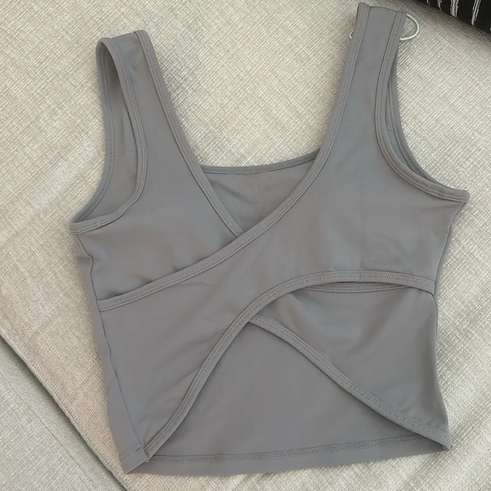 Halara NWOT  tank top size xs - Image 2