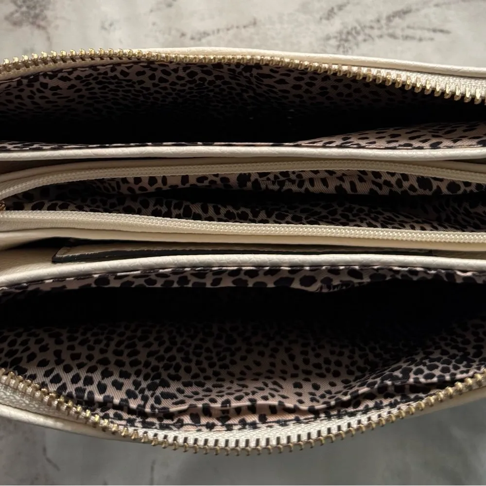 NWOT beige cream pebble vegan leather crossbody bag with animal print, size 8x5 Gold - Image 11