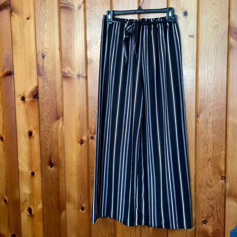 Stripped dressy pants black and white size medium/large wide leg pants comfy - Image 2