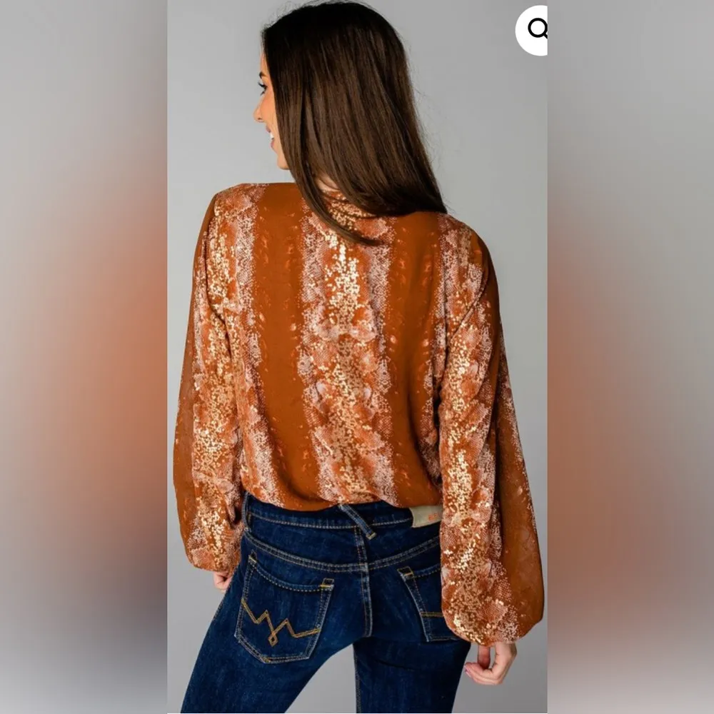 Buddy Love Katrina surplice vneck long sleeve gold foil snack print body suit - Image 2