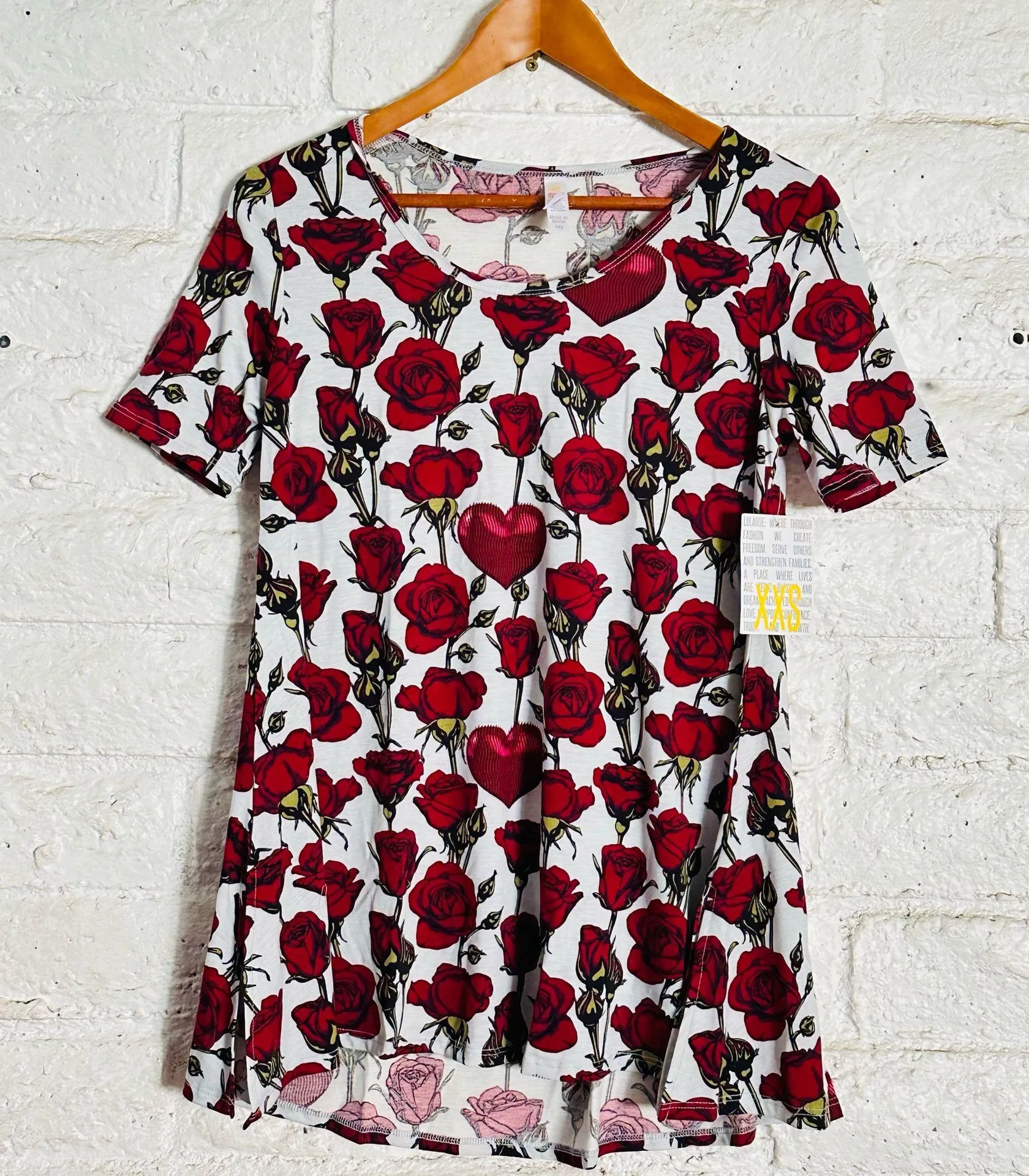 Lularoe Perfect T-L Full Tunic Shirt 🦄 Roses Gray Red Hearts XXS - Image 2