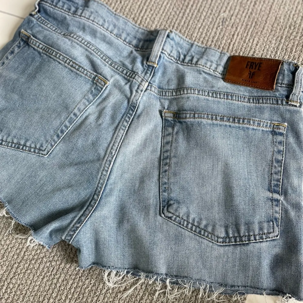 Frye Distressed Cut Off Jean Shorts Sz 34 Men’s Fit Size 8 - Image 8