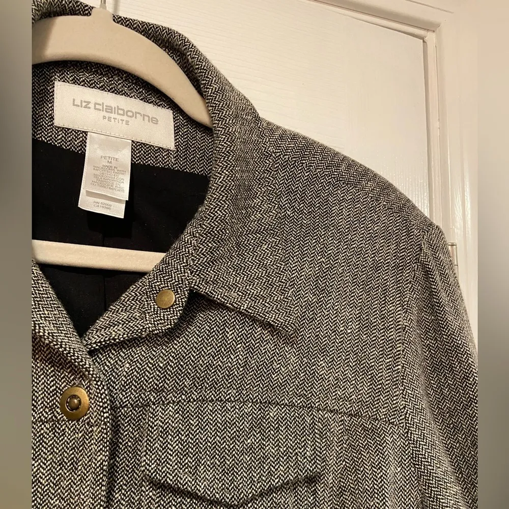 Liz Claiborne Size MP Black Cream Wool Blend Herringbone Full Snap Jacket Lined - Image 9