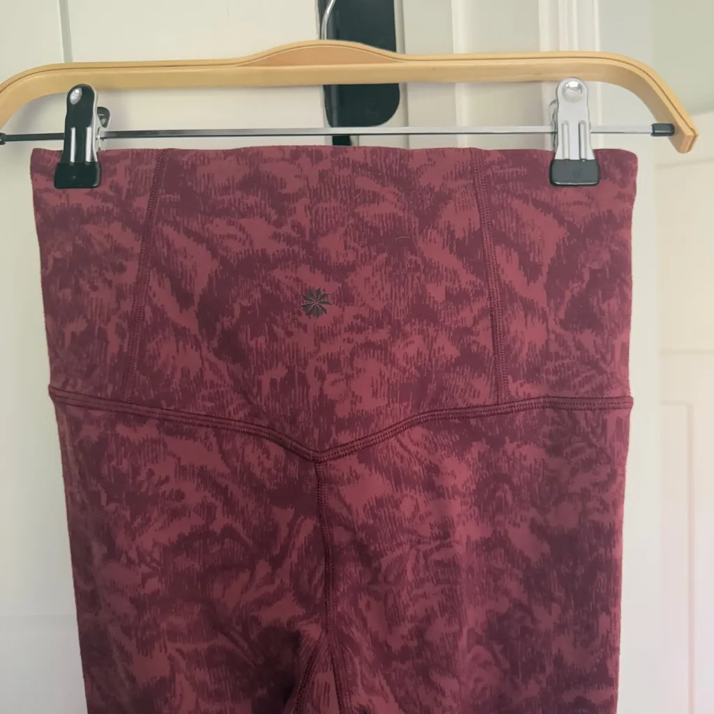 Athleta Elation Textured Tight Frosted Floral Cranberry High Rise Leggings - Image 5