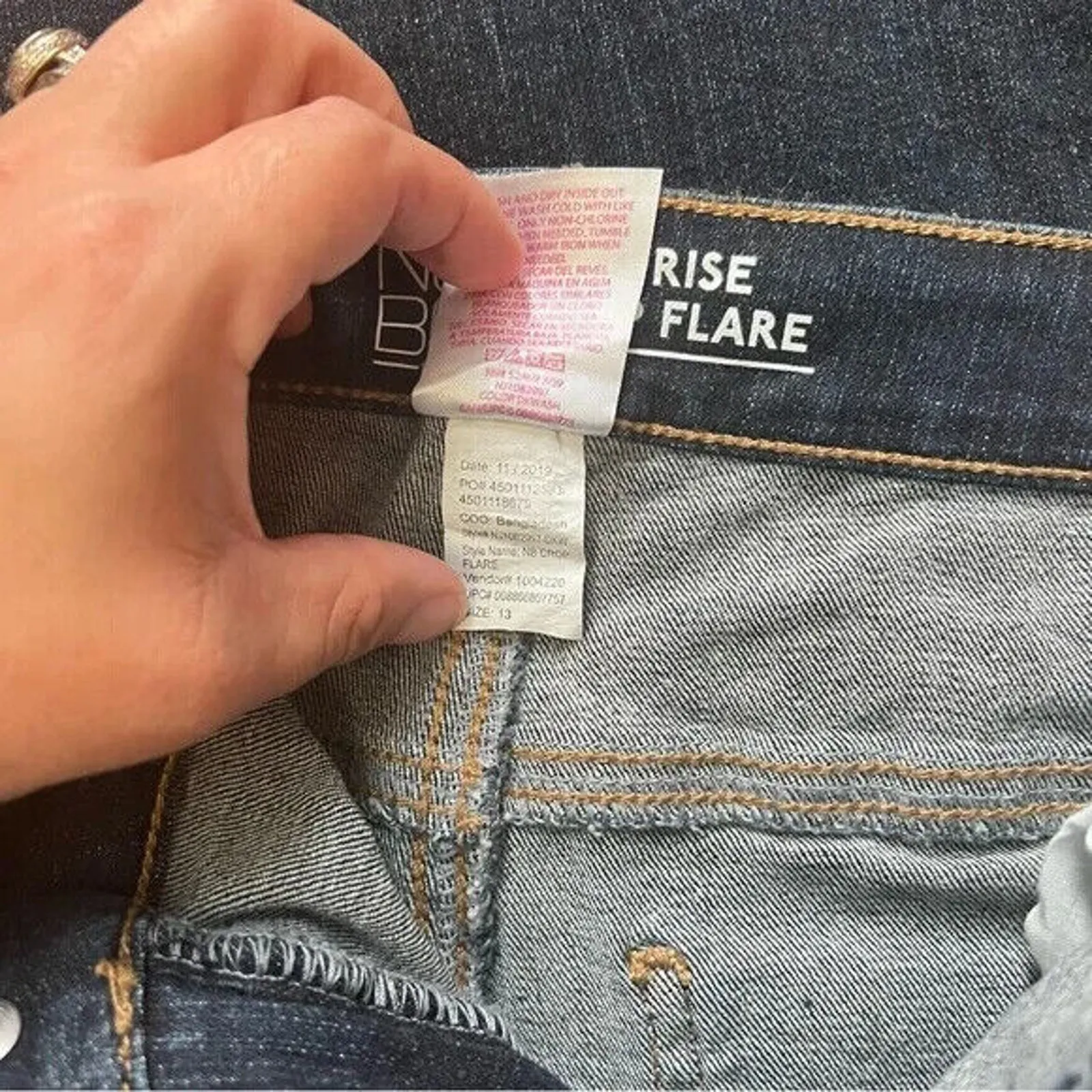 No Boundaries Junior's High Rise Cropped Flare Wash Blue Distressed Size 13 - Image 3