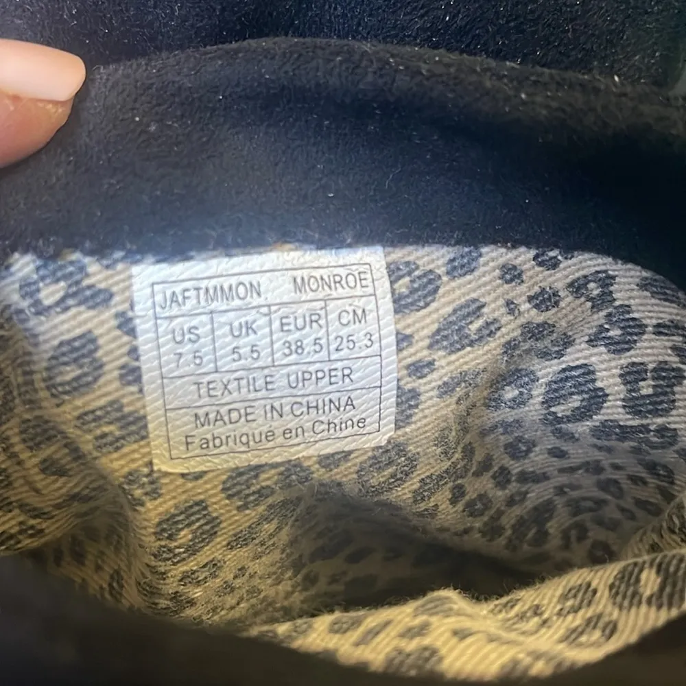 Billabong women’s sz 7.5 black Vegan suede pull on boots with fringe - Image 6