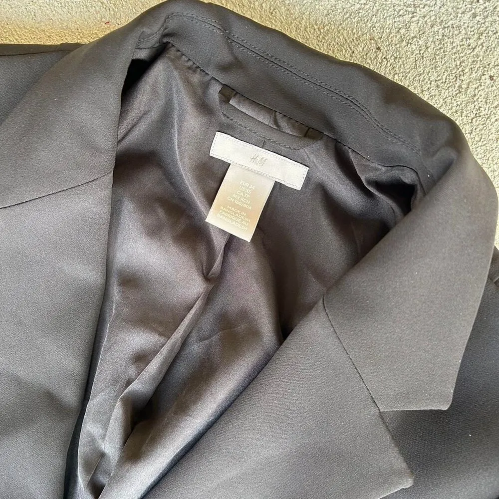 H&M Women's Black Blazer - Image 2