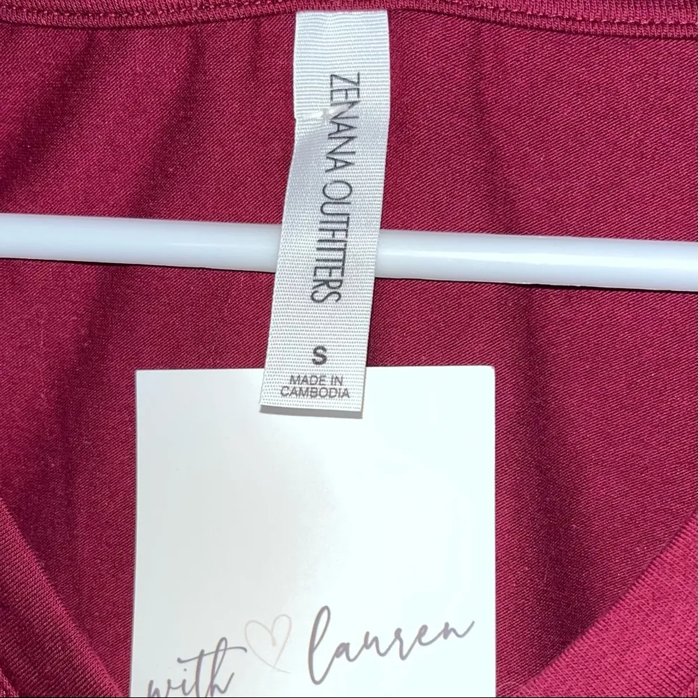 ZENANA Wine Red V-Neck Short Sleeve Top Small NWT - Image 9