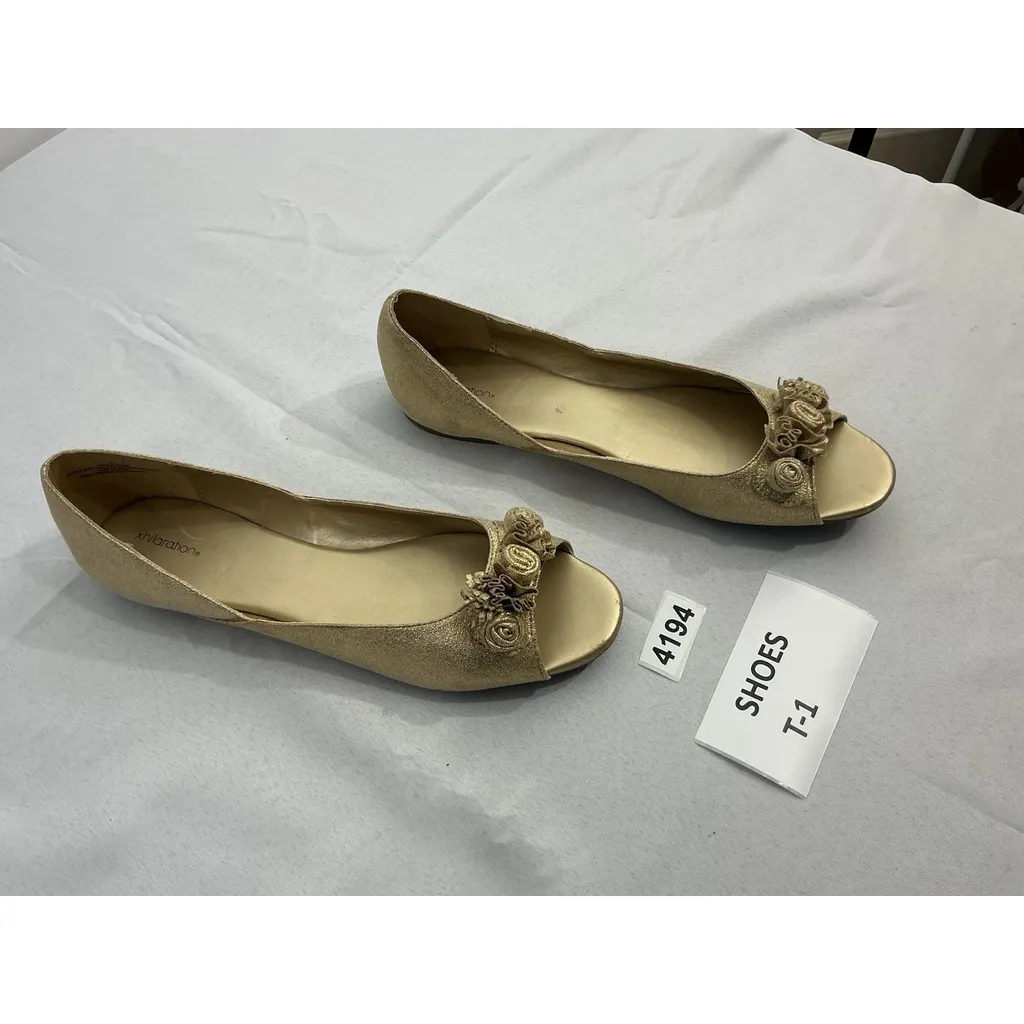 Womans Xhilaration Flats 11 Gold Open Toe Flower Detail Slip On NWOT - Image 2