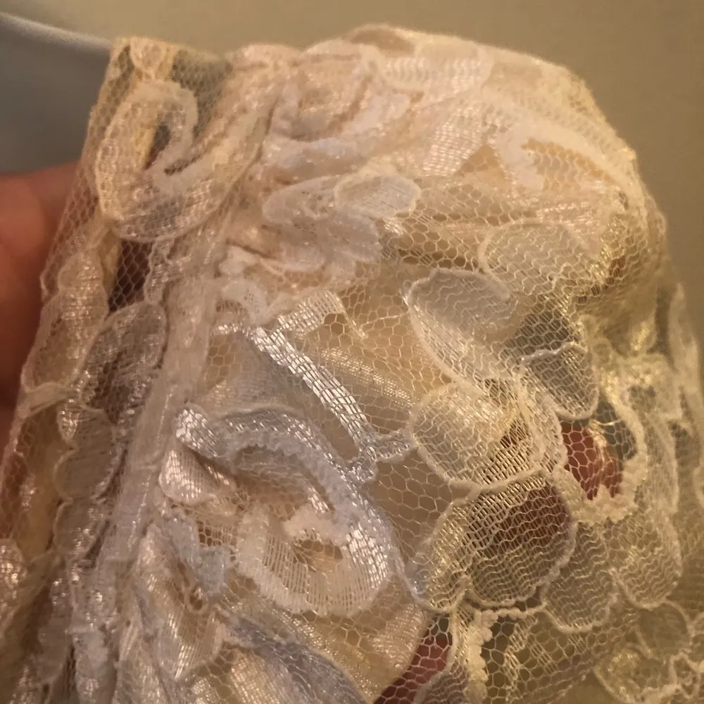 VTG 80’s Ivory Sheer Lace Wedding Gown Sz. 9/10 Puff Long Sleeve Bow Low Back - Image 6