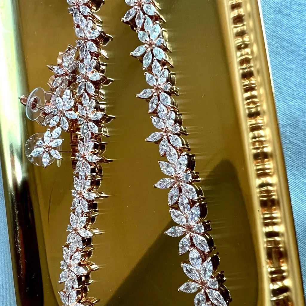 Luxe Abigail Crystal Leaf Statement Necklace & Earrings Set - Image 5