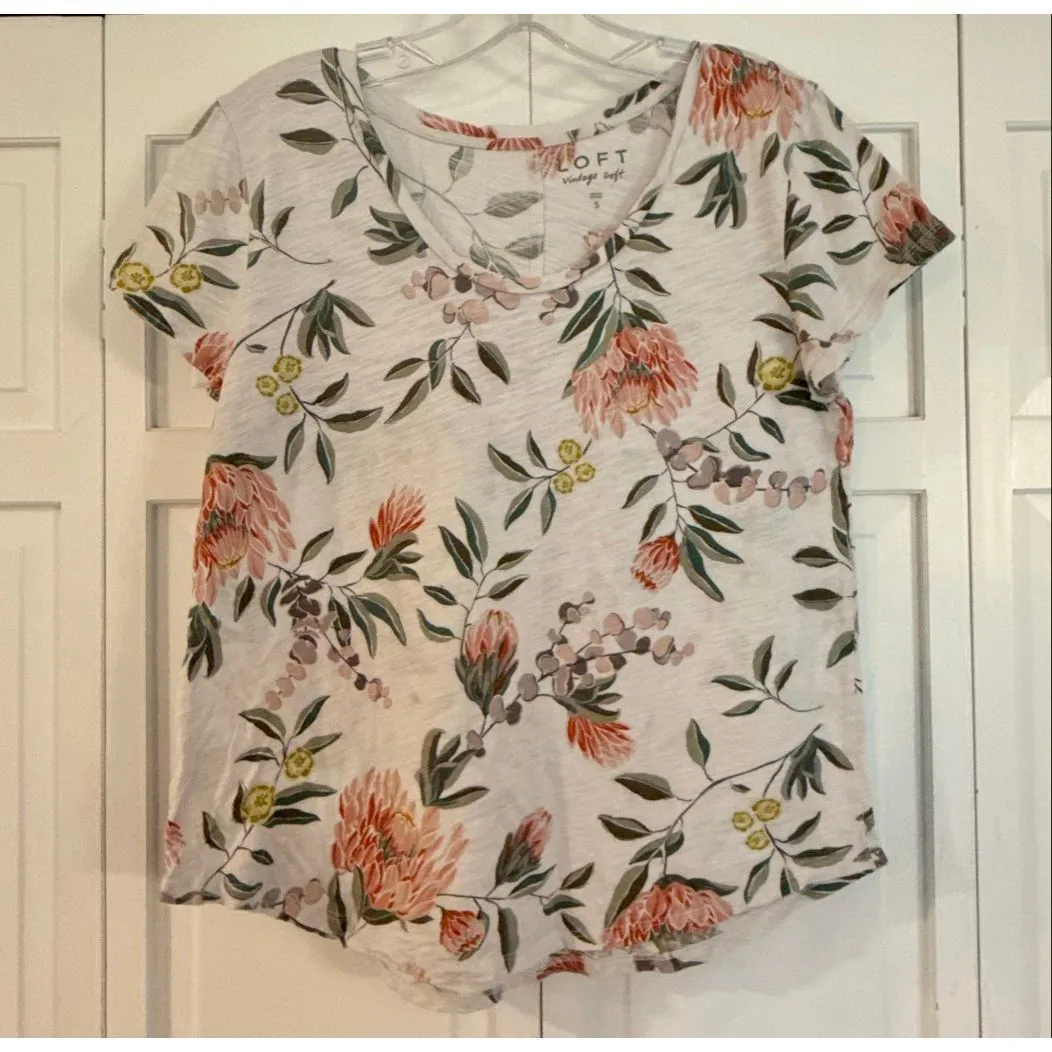 Loft Vintage Soft floral tshirt size small - Image 2