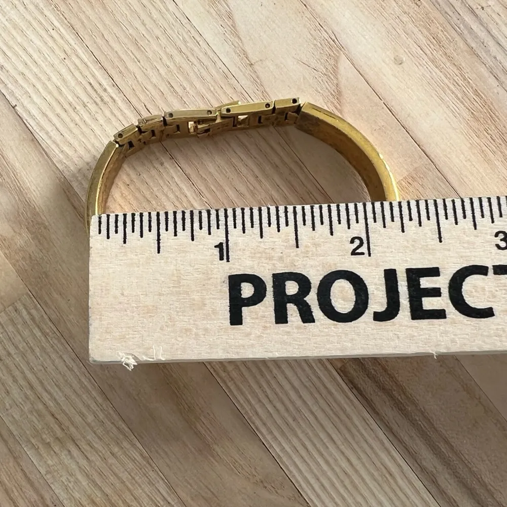 Bulova Gold Tone Vintage Ladies Watch Rare Quartz 97T47 - Image 13