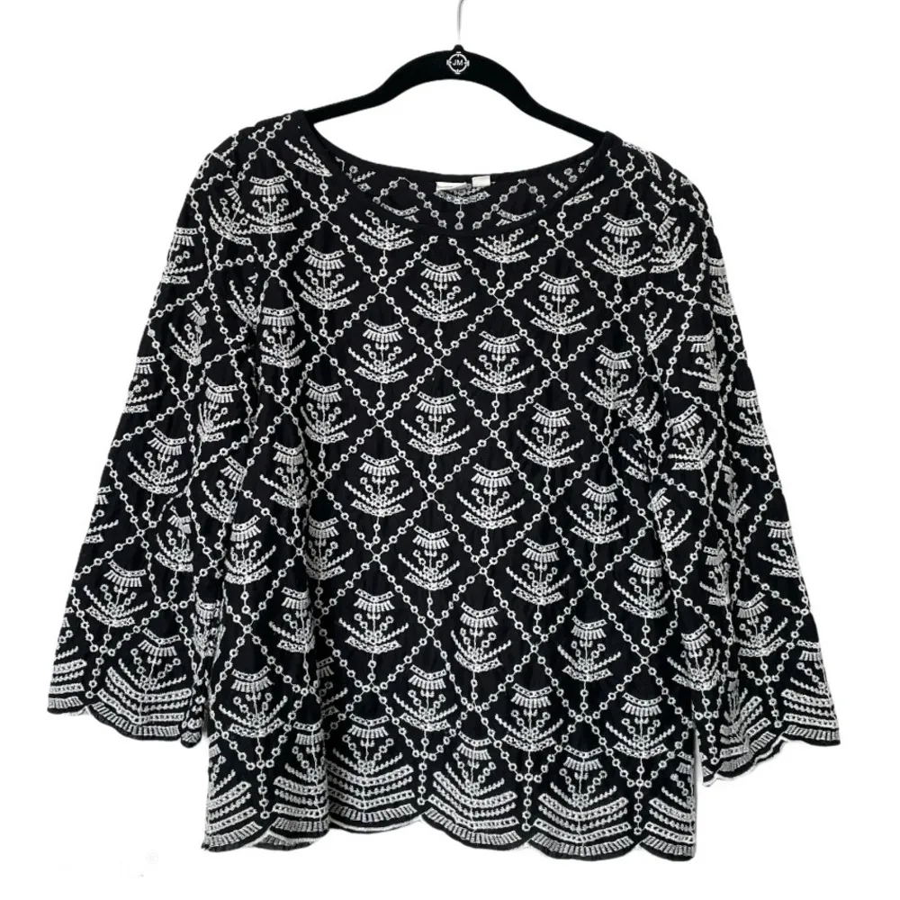Gap Long Sleeve Black & White Embroidered Top Size Small - Image 2
