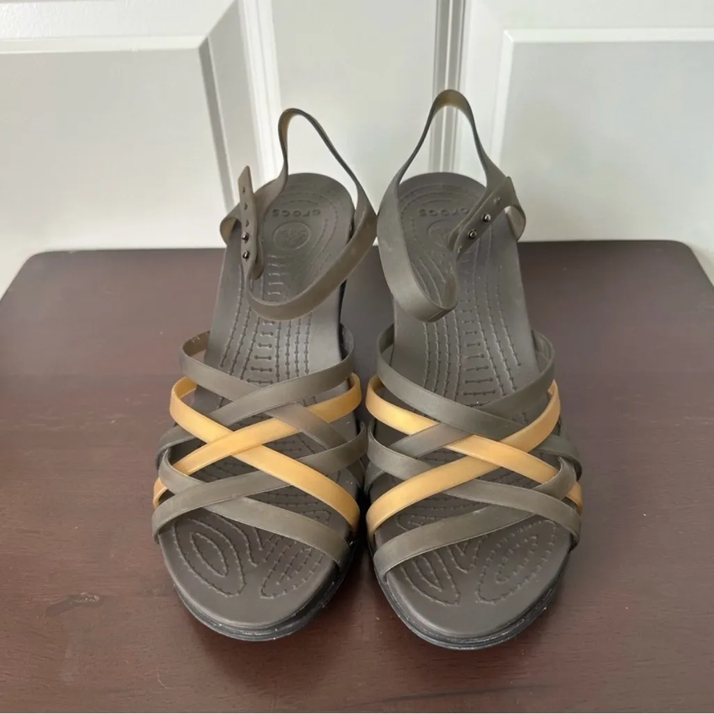 Crocs Huarache Brown Gold Strappy Wedge Sandal Shoes Womens Size 10 - Image 2