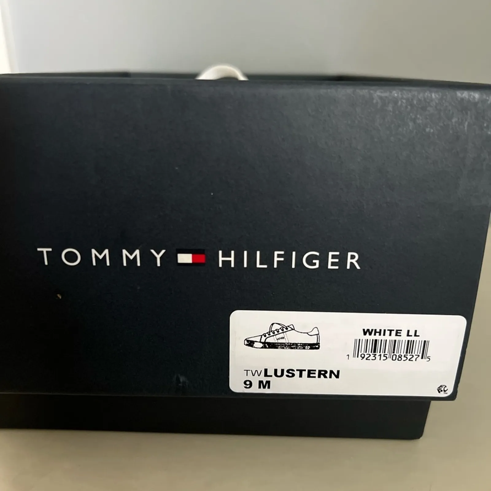 Tommy Hilfiger women's Solid White Leather Sneaker size 9 casual shoe - Image 5