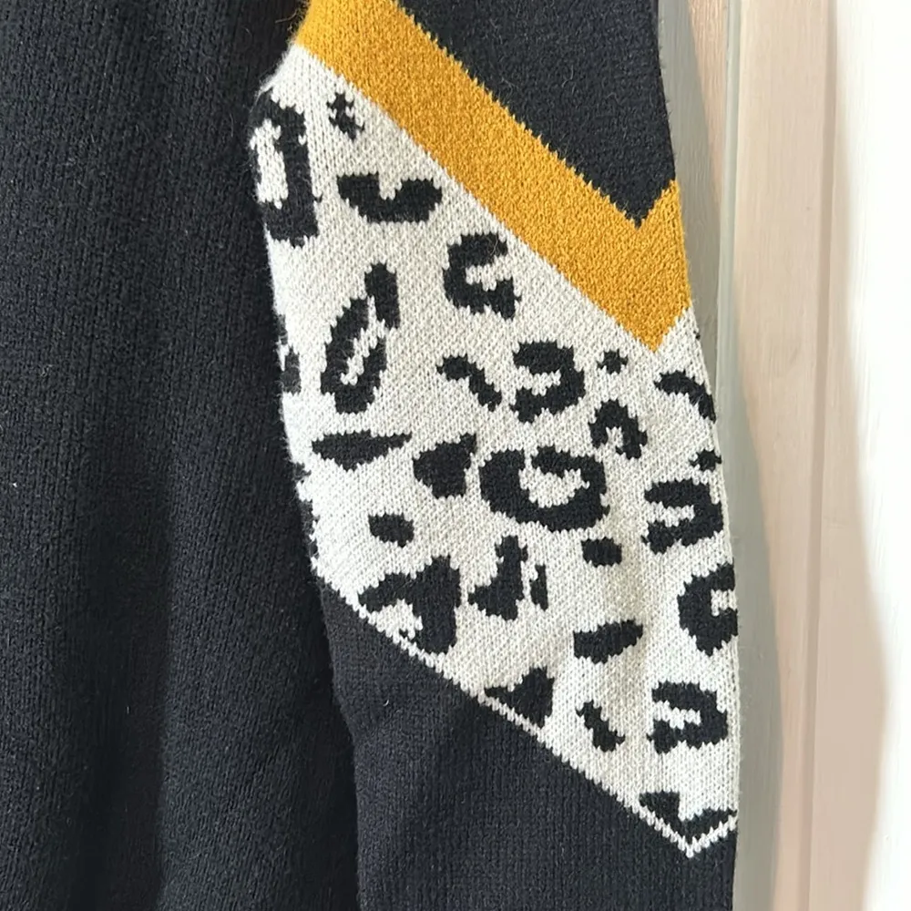 Lili Sidonio cozy leopard print color block sweater - Image 3
