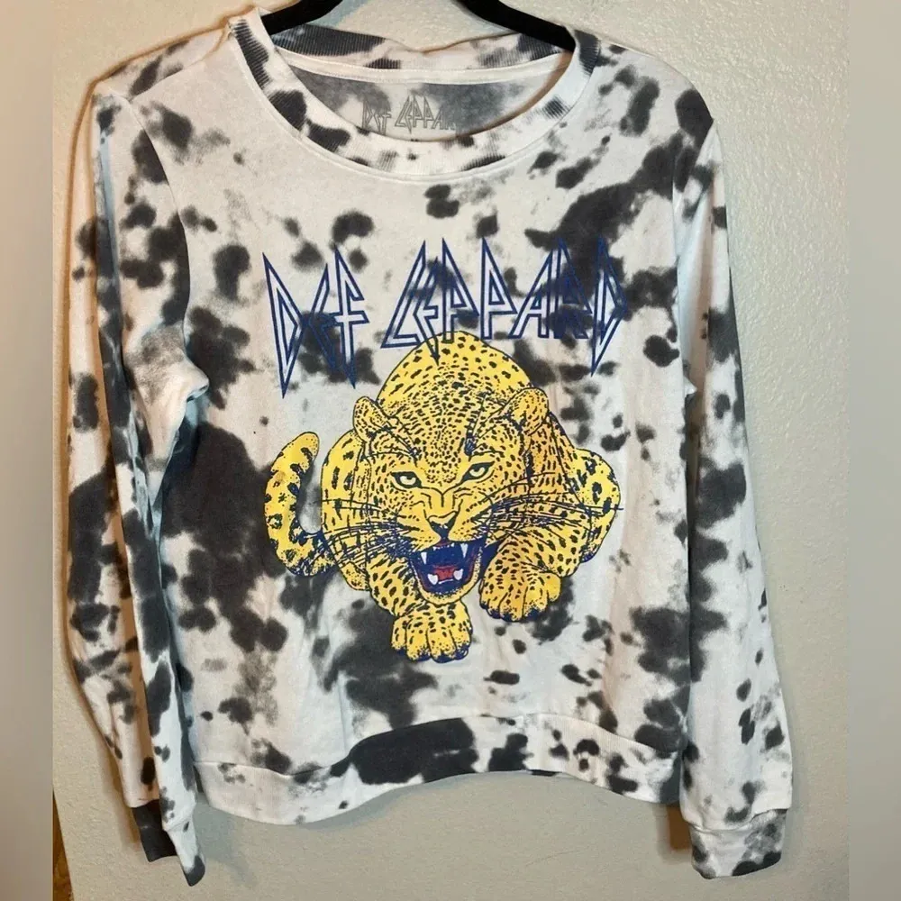 Urban Outfitters Def Leppard Tie Dye Crewneck Sweatshirt Size Medium - Image 4