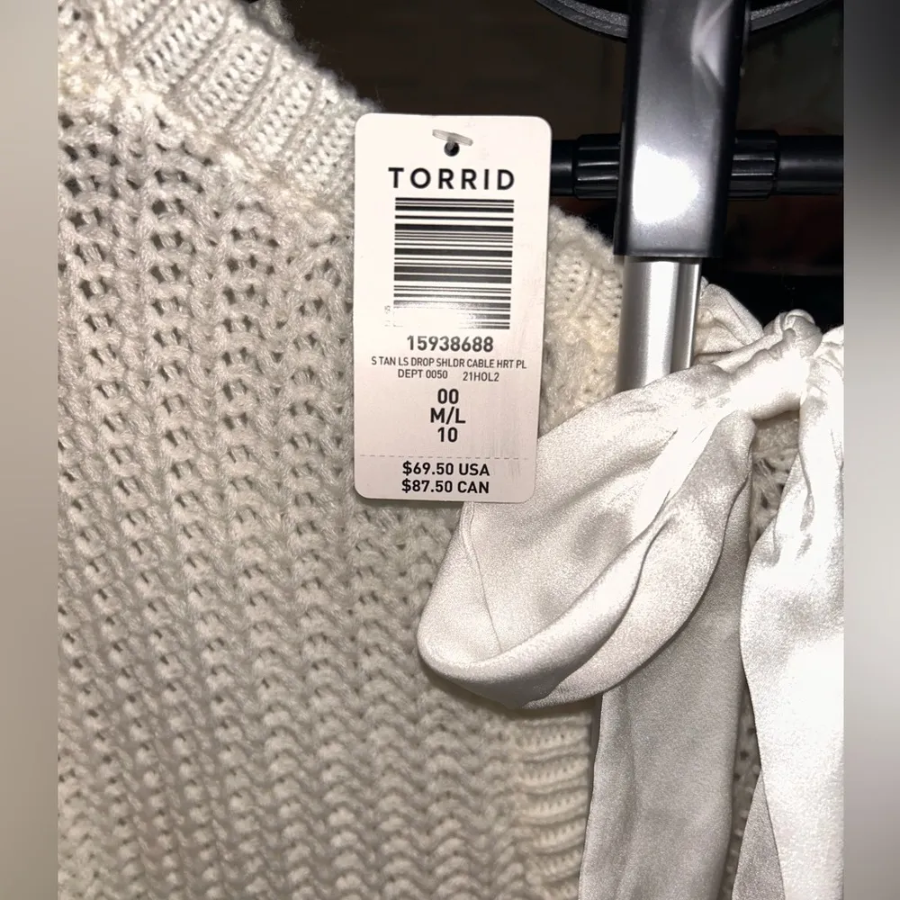 NWT Torrid Heart pattern white sweater - Image 4