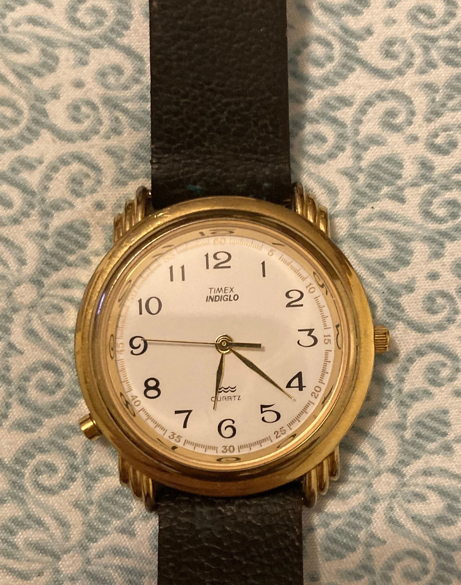 Women’s quartz movement stainless steel gold plated  INDIGLO wrist watch! - Image 4