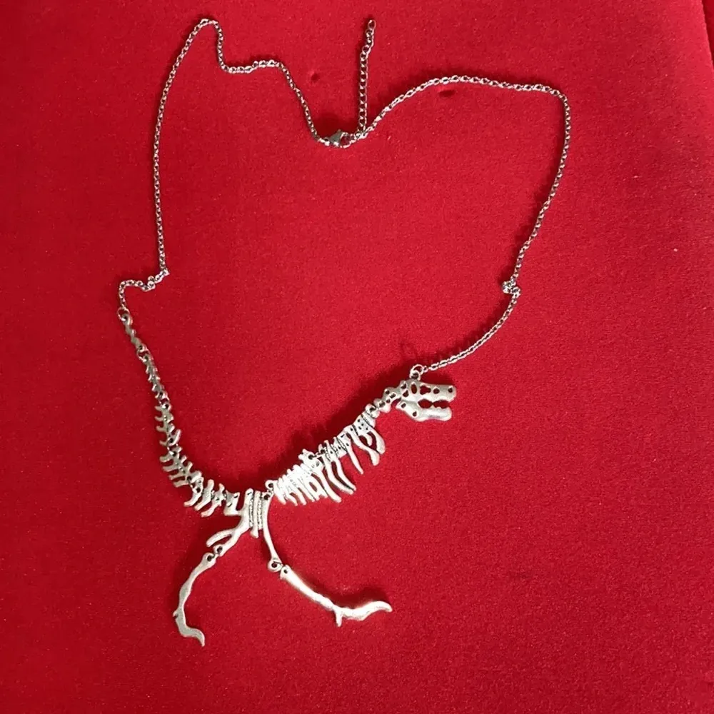 Dinosaur necklace NWOT Silver - Image 4
