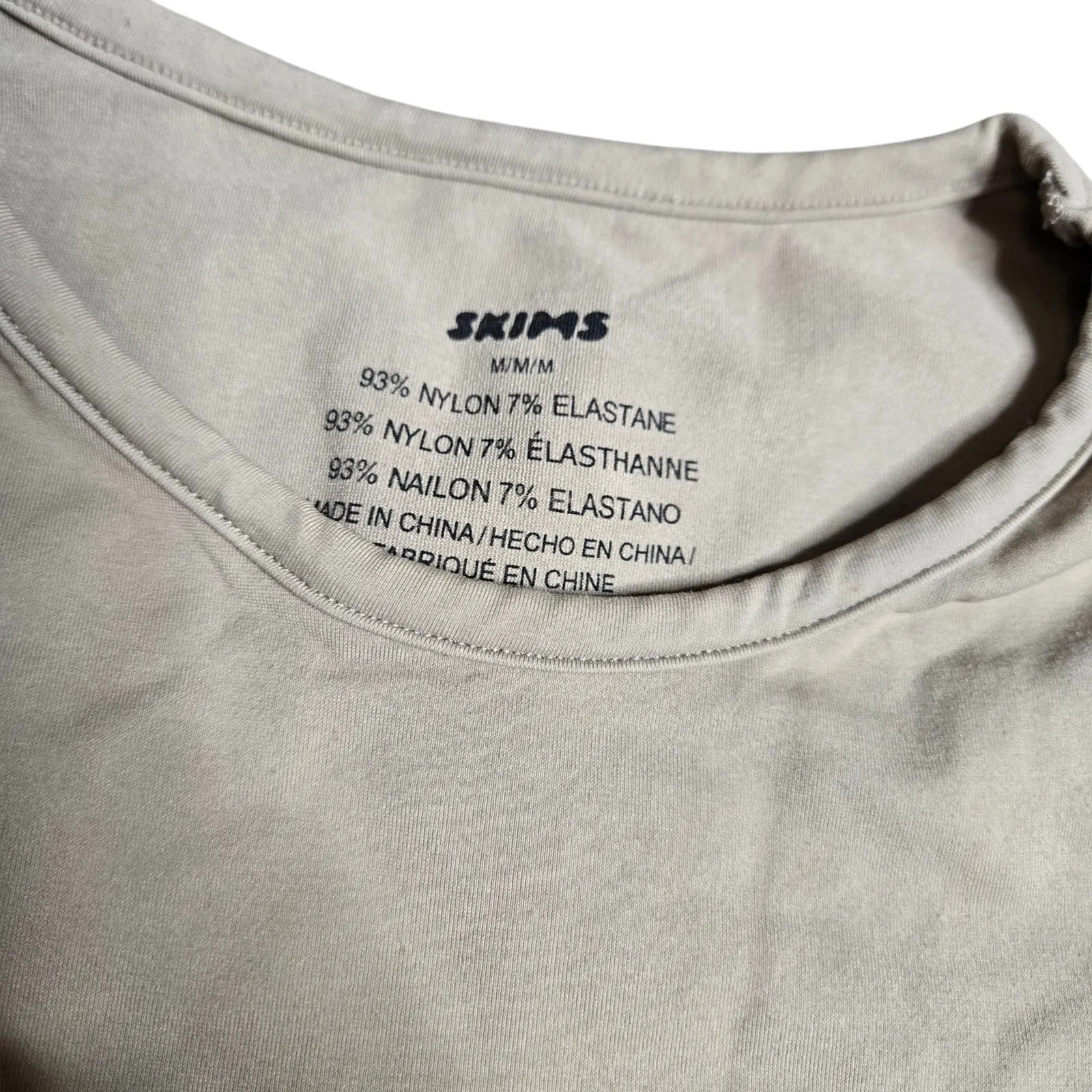 SKIMS  Soft Smoothing Seamless T-Shirt Size: M - Image 3